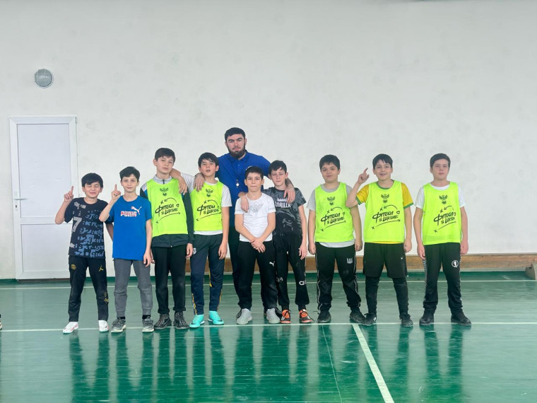 В целях привлечения девочек к регулярным занятиям футболом в нашей школе проводятся мини-турниры для обучающихс.