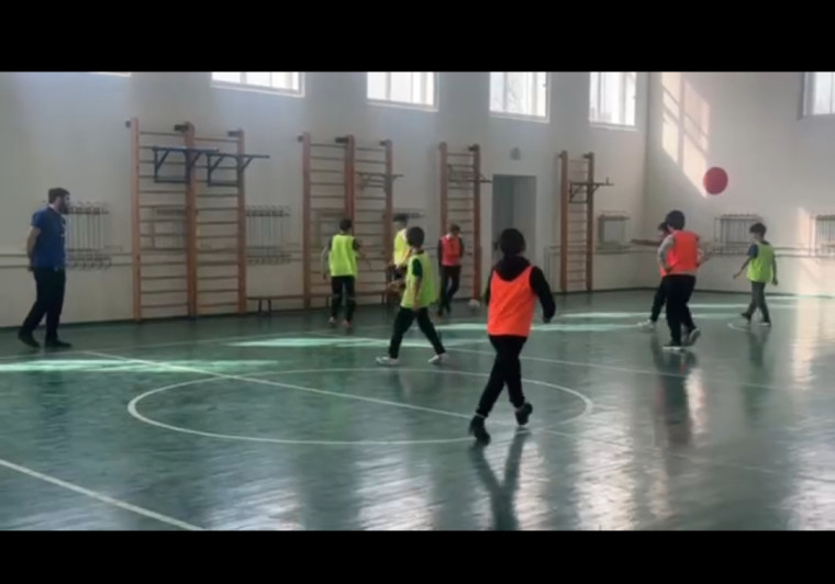 В целях привлечения девочек к регулярным занятиям футболом в нашей школе проводятся мини-турниры для обучающихс.